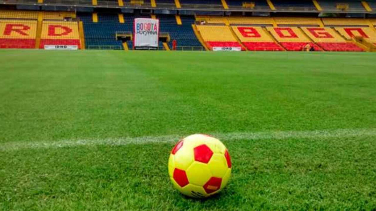 La gramilla del estadio El Campín está afectada por un hongo.