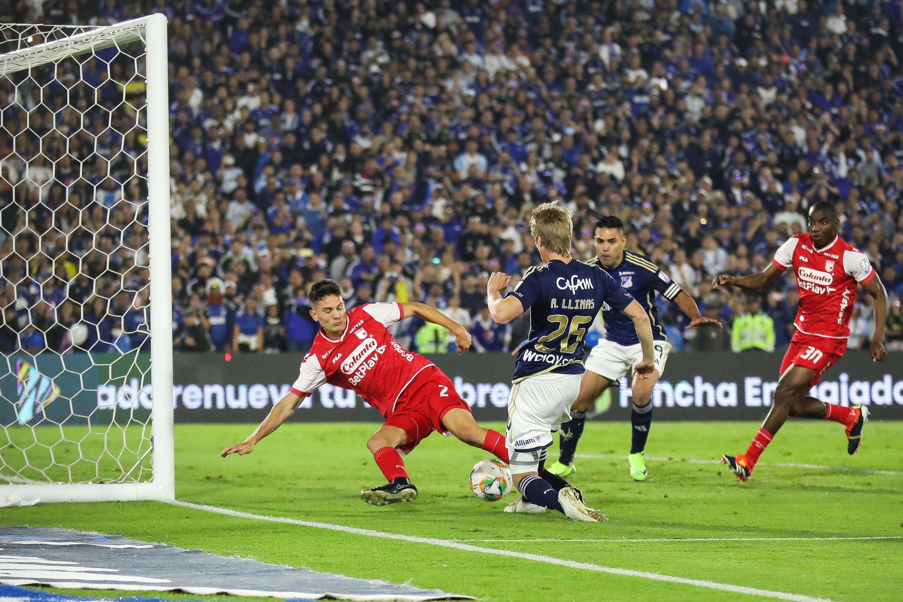 Millonarios enfrenta a Independiente Santa Fe, por encuentro válido de la Liga BetPlay II 2024 de la fecha 5 de cuadrangulares del grupo A, en el estadio Nemesio Camacho El Campin.