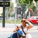 Un termómetro marca 45ºC en la calle, el 12 de julio de 2023 en Murcia, Región de Murcia, España. El Ayuntamiento de Murcia ha activado un dispositivo ante el aviso de alerta naranja por altas temperaturas decretado por la Agencia Estatal de Meteorología