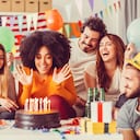 El deseo de que cada vela represente un deseo que se haga realidad destaca la esperanza y la positividad que rodean la celebración de cumpleaños en enero.