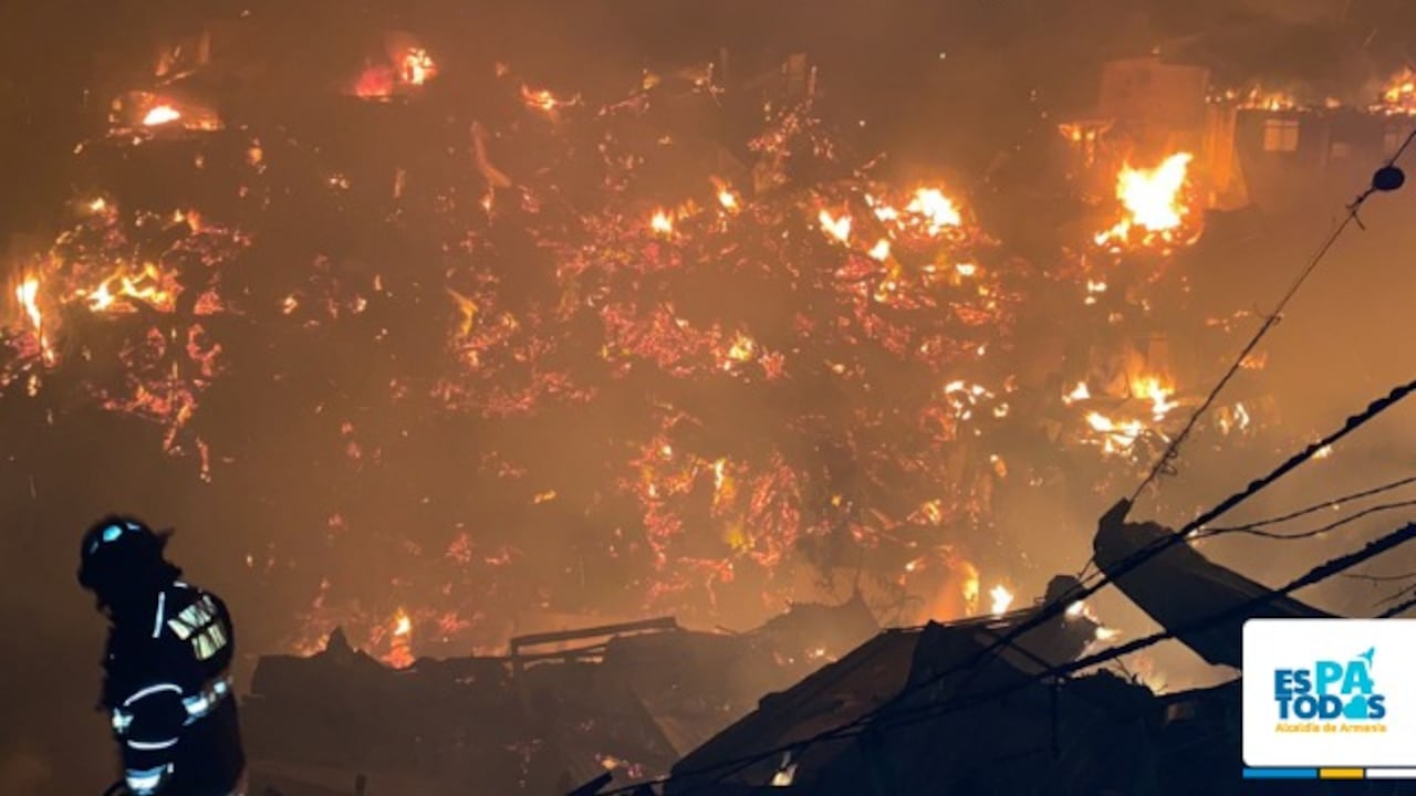 La Alcaldía de Armenia busca atender a las familias damnificadas por gigante incendio en la ciudad.