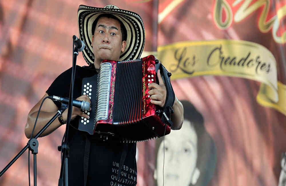 Fernando Rangel, rey vallenato 2012, interpreta el acordeón el la plaza Alfonso López, en Valledupar, el sábado 29 de abril de 2017, durante la fase de  eliminatorias del 50 Festival de la Leyenda Vallenata y cuarto Rey de reyes. Foto: Carlos Julio Martínez / Enviado Especial de Semana