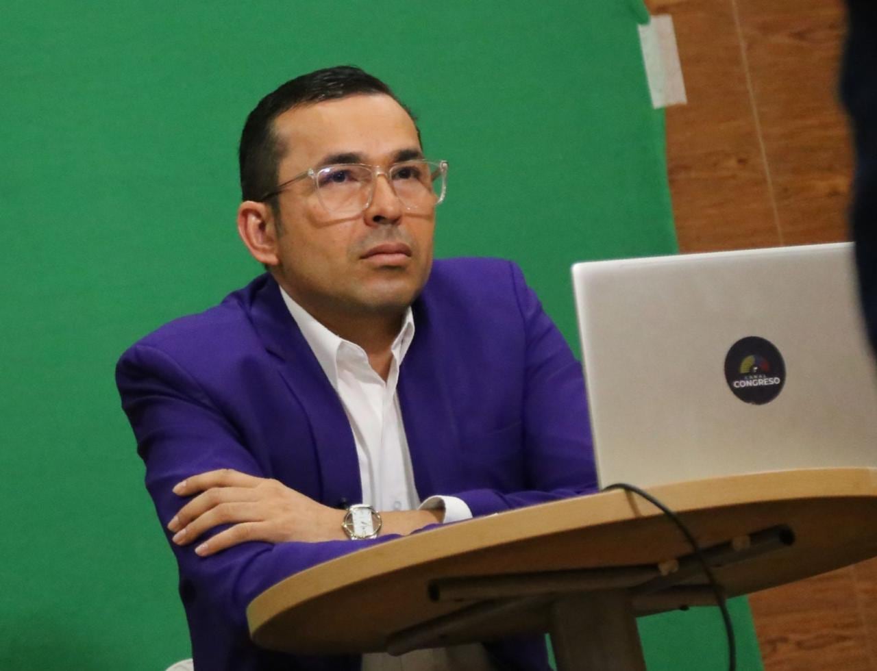 Robinson Castillo, jefe de prensa del Senado.