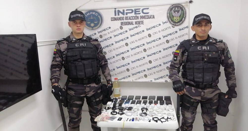 Algunos de los elementos hallados por el Inpec en la cárcel de Sabanalarga.