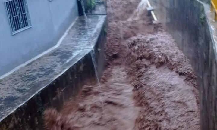 Las autoridades le insistieron a las comunidades evitar construir, ilegalmente, en las riberas de los afluentes y en las laderas del municipio para evitar que las lluvias generen alguna tragedia en la zona.