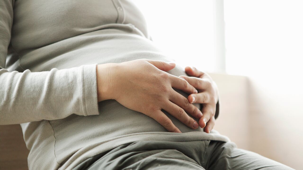 Otra mujer se vio afectada.