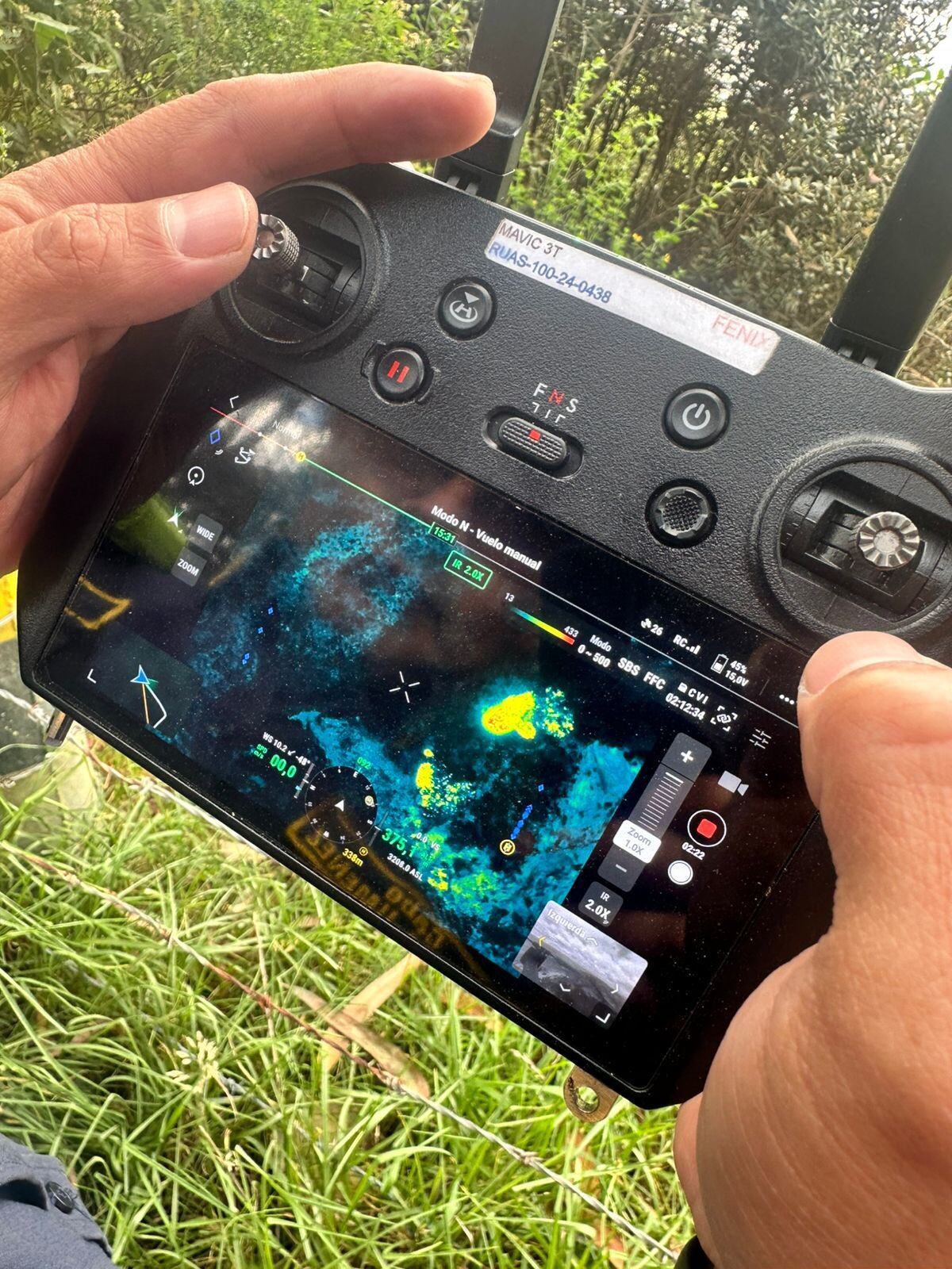 Bomberos está haciendo uso de  aeronaves no tripuladas (drones) para identificar los puntos calientes.