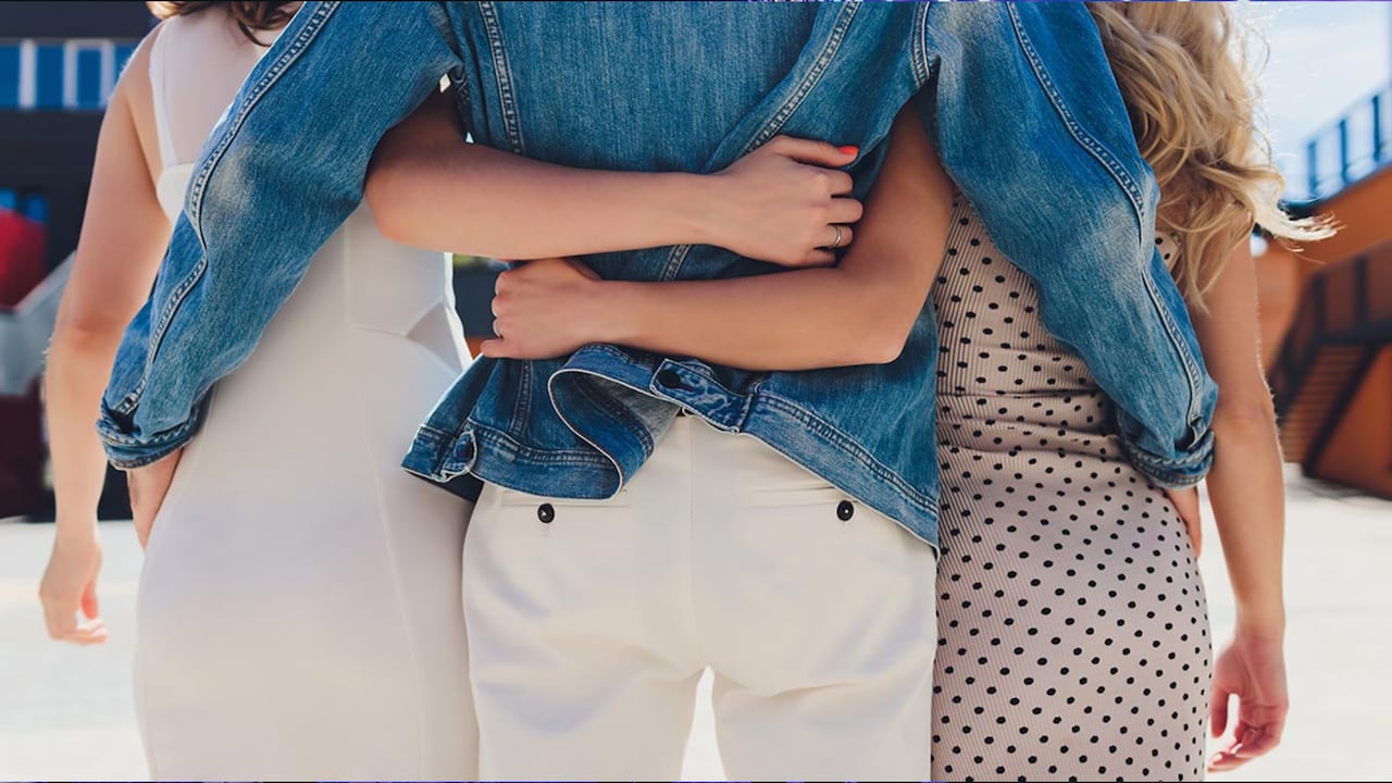 "Biológicamente, estamos programados para tener diferentes parejas, pero la sociedad, con los siglos, ha ido cambiando esa conducta y nos ha enseñado el placer desde la culpa", asegura la sexóloga española Lara Ferreiro.