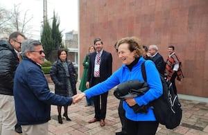 Pablo Beltrán y Vera Grabe en México durante el quinto ciclo de paz.