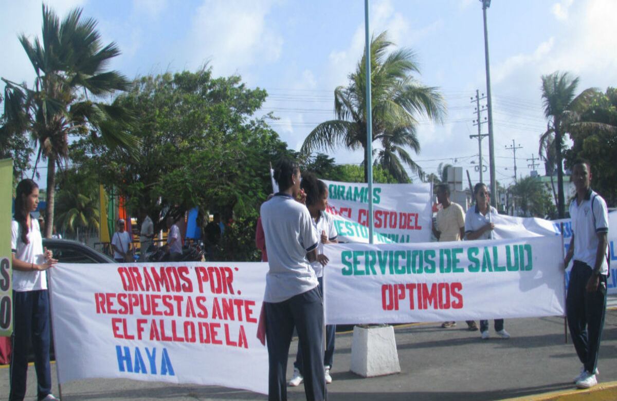 Estos son algunas de las pancartas que cargaban los sanandresanos este viernes en la marcha convocada por los pastores.