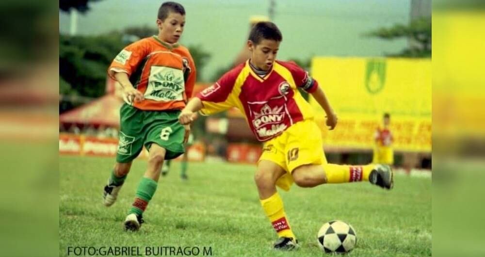 James quedó campeón con Envigado en 2004 durante el torneo Pony Fútbol, Mateus quedó segundo.