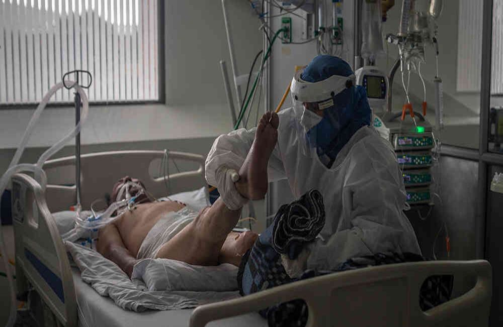 “Estamos en el momento más crítico. Julio y agosto van a ser los meses en los que vamos a tener más contagiados, más enfermos, posiblemente más personas fallecidas”, explicó la alcaldesa Claudia López.