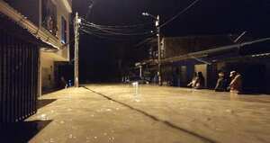 Las fuertes lluvias de este lunes en Apartadó terminaron en la creciente del río San Juan, que se metió a más de diez barrios del municipio. Foto: Sergio Ríos Mena.