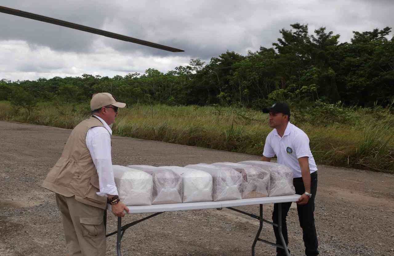 Tras un proceso de varios años, el Comité de Víctimas de Bojayá, la Fiscalía y Medicina Legal anunciaron que se entregarían los restos de estas personas a sus familias, quienes tuvieron que esperar 17 años para darles sepultura.  Foto: Unidad Nacional de Víctimas. 
