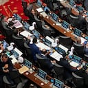 Los representantes del uribismo llevaron estos animales de plástico para protestar por gastos innecesarios en el Gobierno.