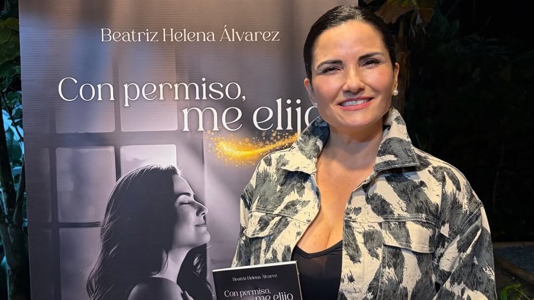 La presentadora y coach Beatriz Helena Álvarez lanzó su más reciente libro Con permiso, me elijo