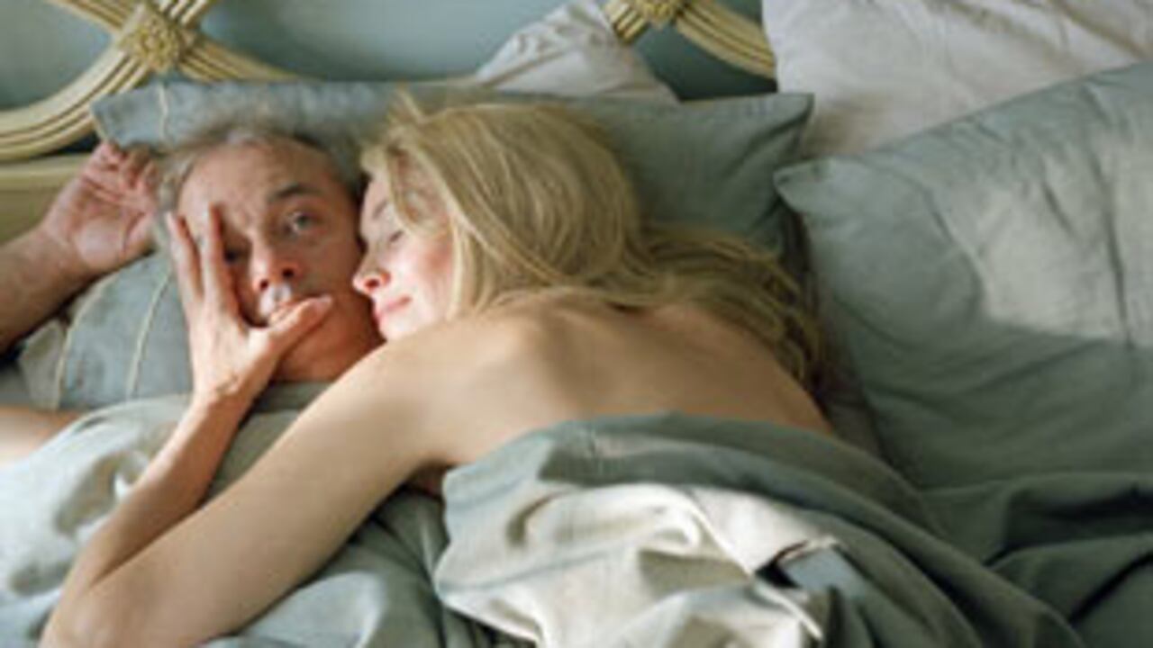 Emprenderá un viaje por los amores del pasado apenas reciba una carta anónima que le informa que alguna vez tuvo un hijo.