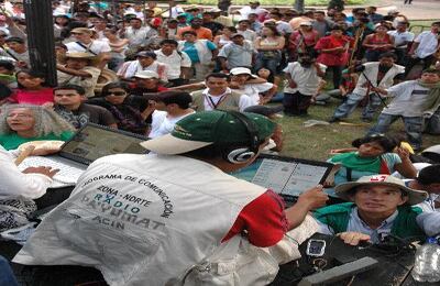 Los indígenas, que habían instalado incluso los equipos de sus medios alternativos de comunicación, se negaron a ir hasta las instalaciones de Telepacífico, donde sólo habría lugar para 300 personas, cuando los indígenas habían pedido un sitio donde pudieran estar todos. 