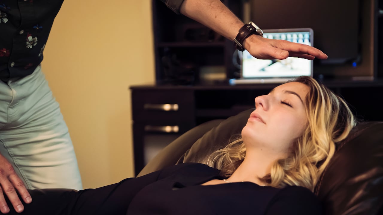 La hipnoterapia transformacional busca acceder al subconsciente