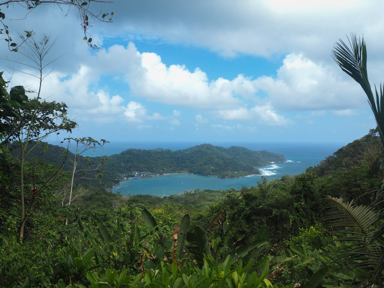El exótico pueblo de Colombia fronterizo con Panamá, oculto en la selva y conocido por sus hermosas playas