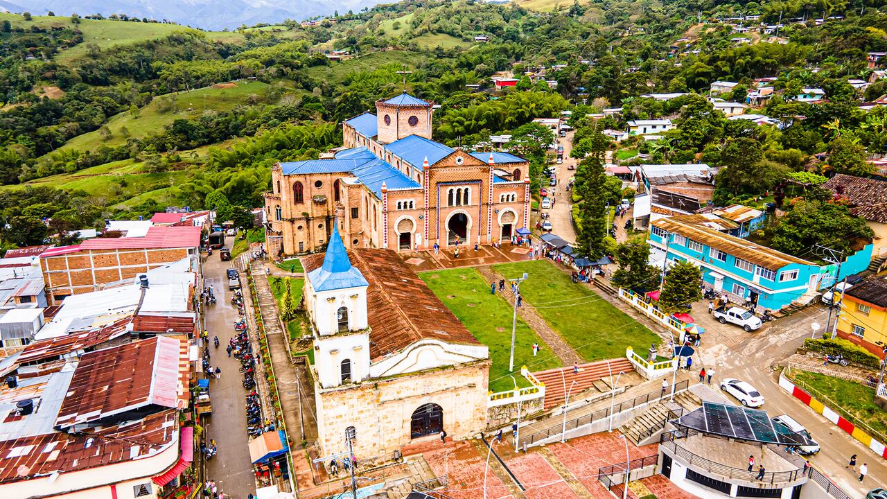 Iglesia principal del municipio de Nátaga.