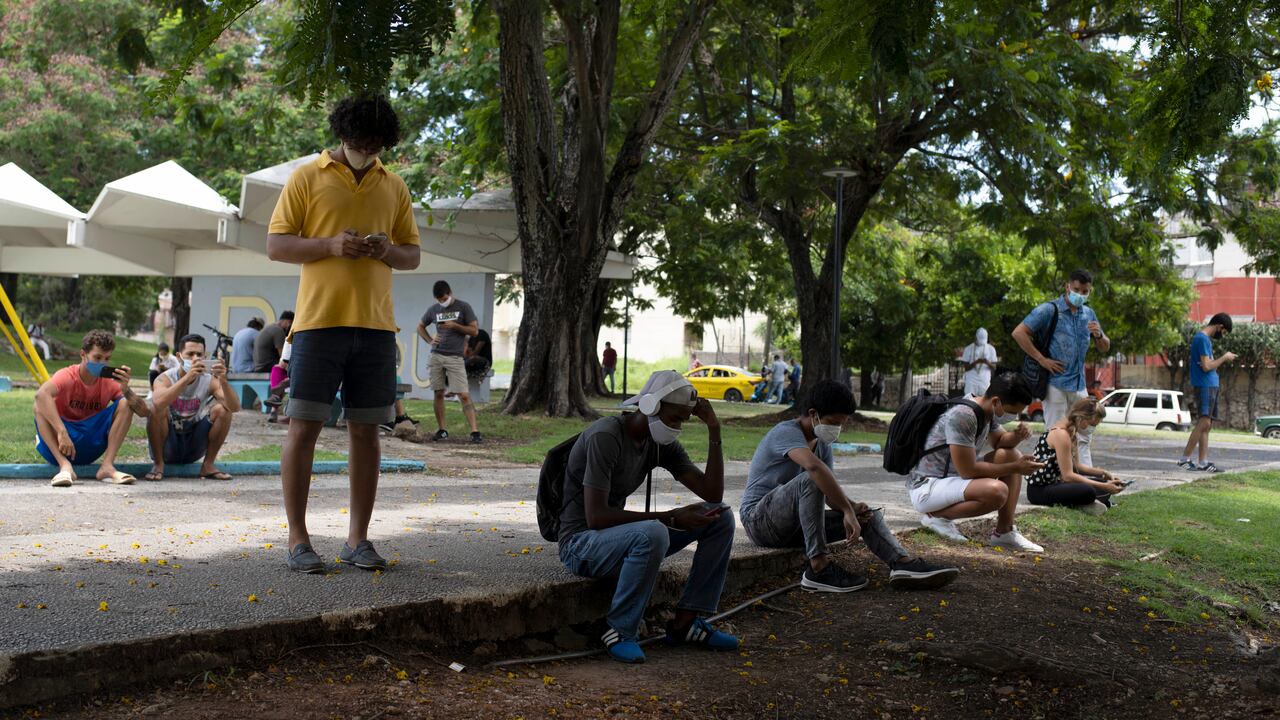 Casa Blanca calificó represión violenta en Cuba por protestas como algo 'inaceptable'