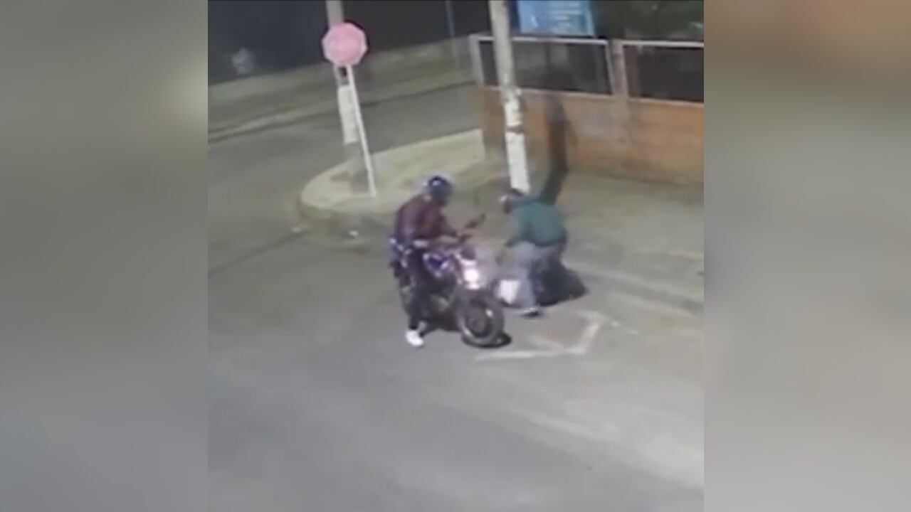 El uniformado fue capturado por la misma comunidad que ayudó a la víctima.