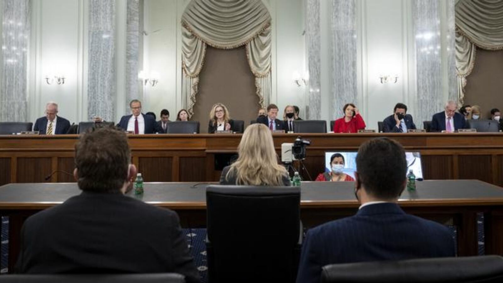 Facebook niega acusaciones y desacredita a denunciante