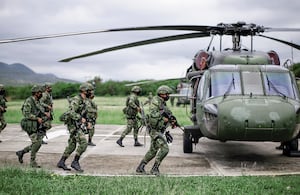 Despliegue de grupo del Ejército Nacional.