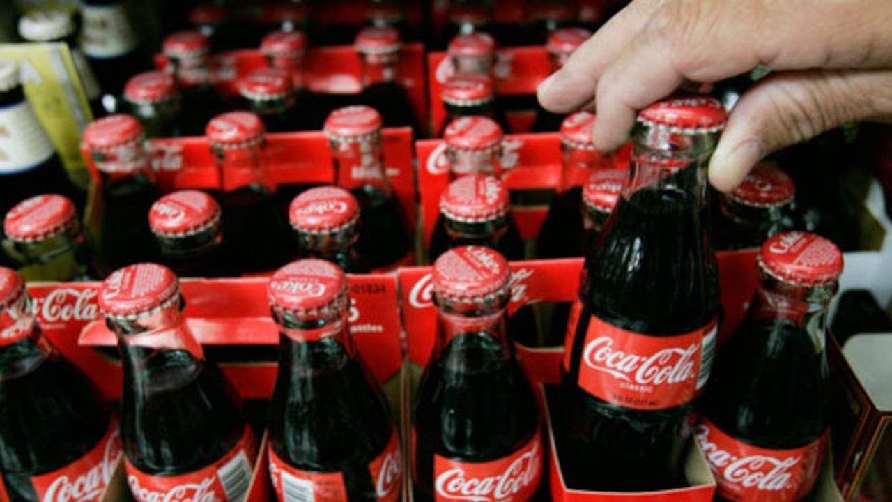 La Coca - Cola producida en EE. UU. se endulza con sirope de maíz mientras que en México, el ingrediente es azúcar de caña.