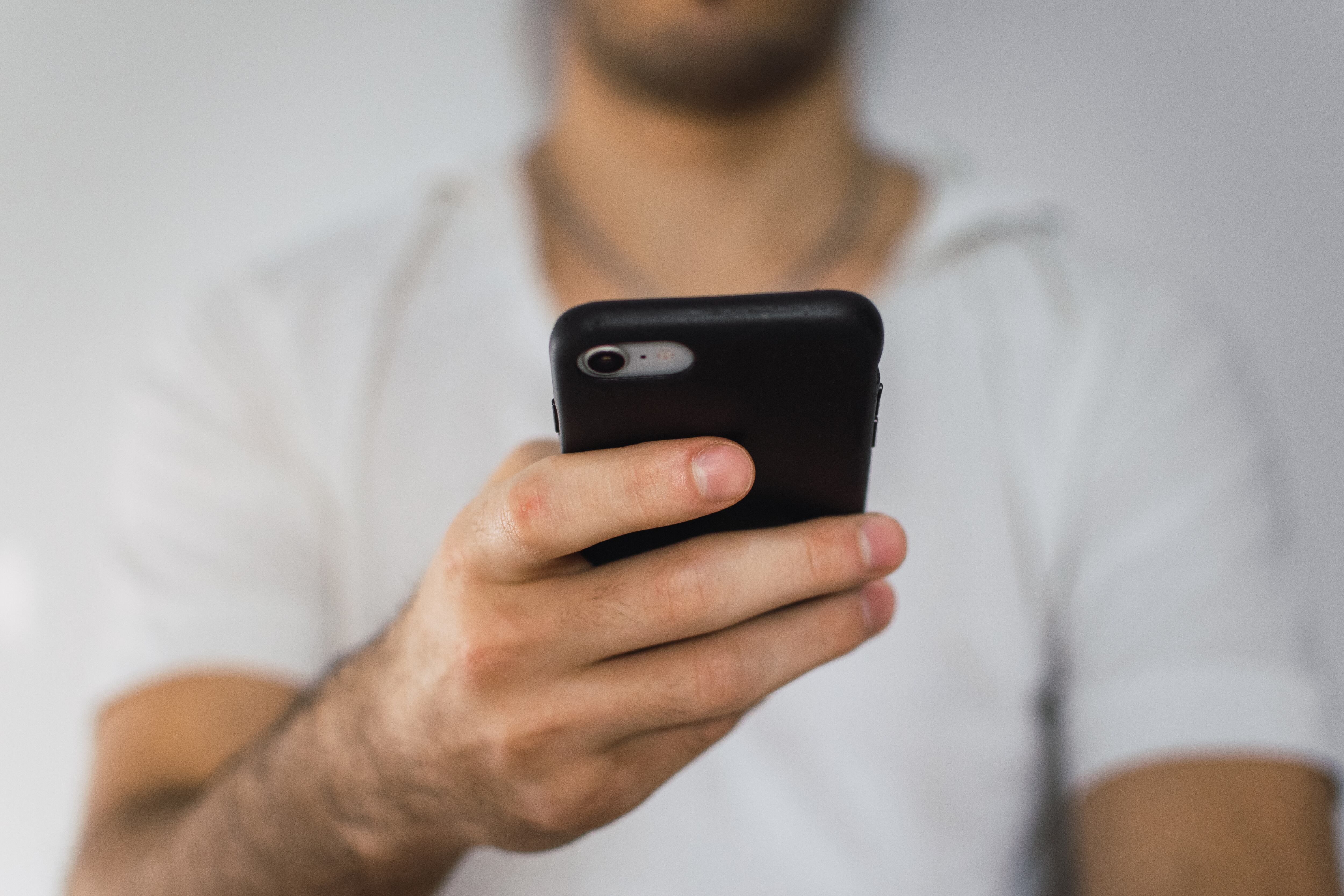 El celular se puede ralentizar con el paso del tiempo.