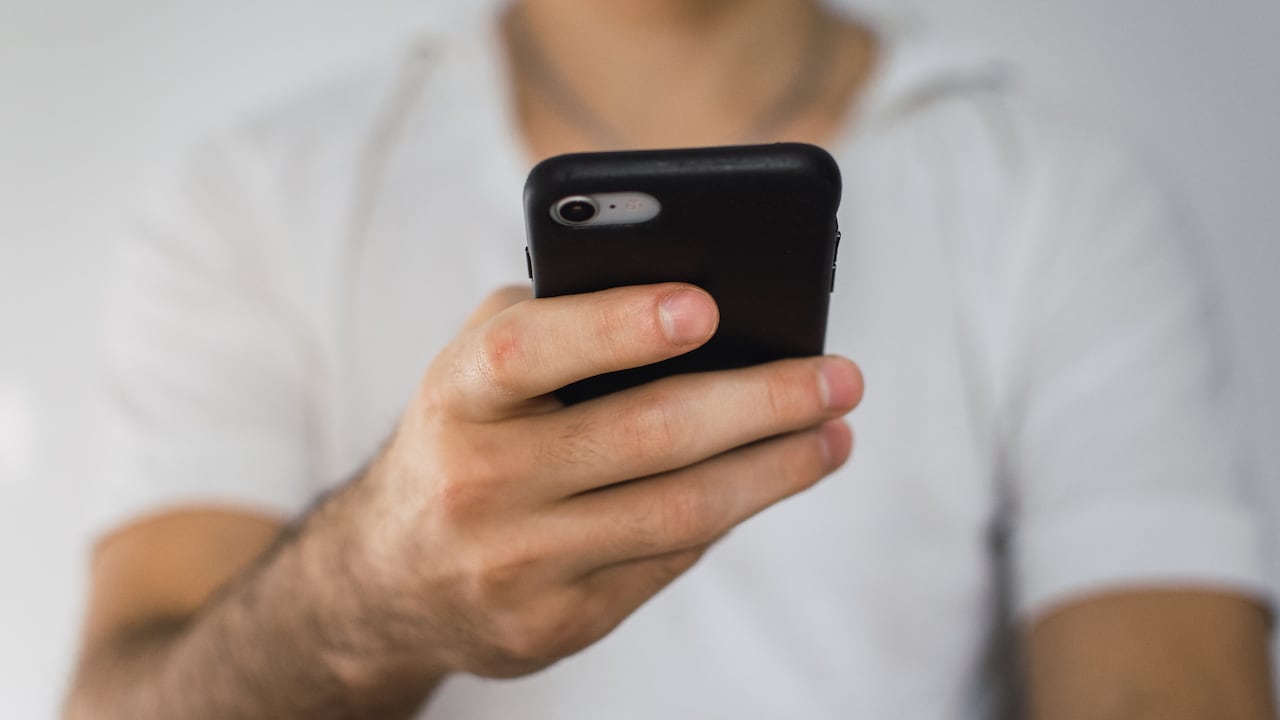 El celular se puede ralentizar con el paso del tiempo.