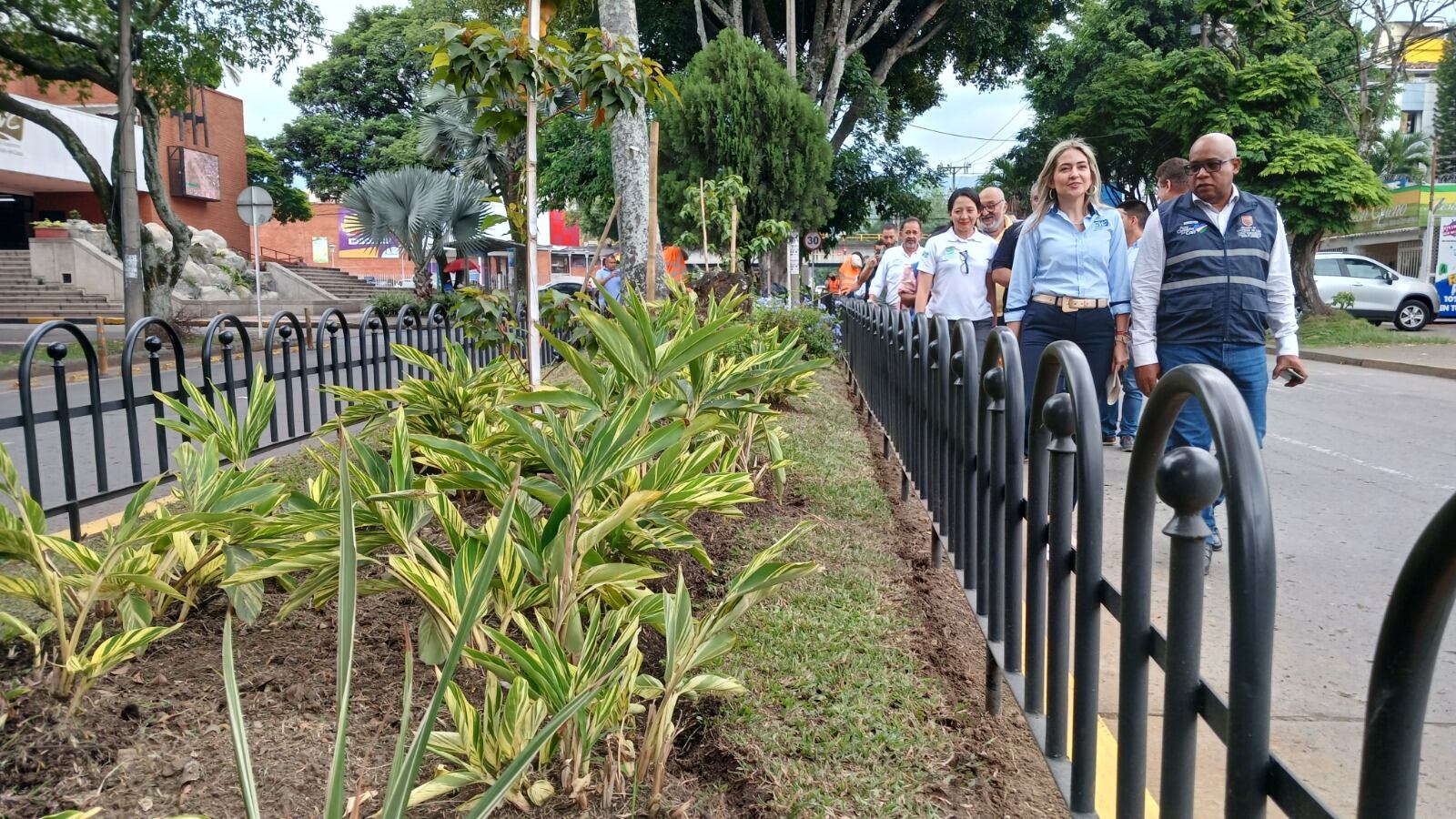 Las obras tenían como objetivo la adecuación arquitectónica y paisajística del espacio público, y la recuperación e inclusión social del espacio público en este corredor vial del sur de Cali. También se firmó el acta de entrega del separador urbano de la calle 44 norte, comprendido desde la avenida 6 hasta carrera 1.