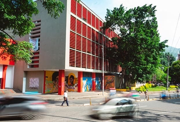 Las acusaciones no solo incluyen a docentes sino también a otros funcionarios que habrían ocultado información.