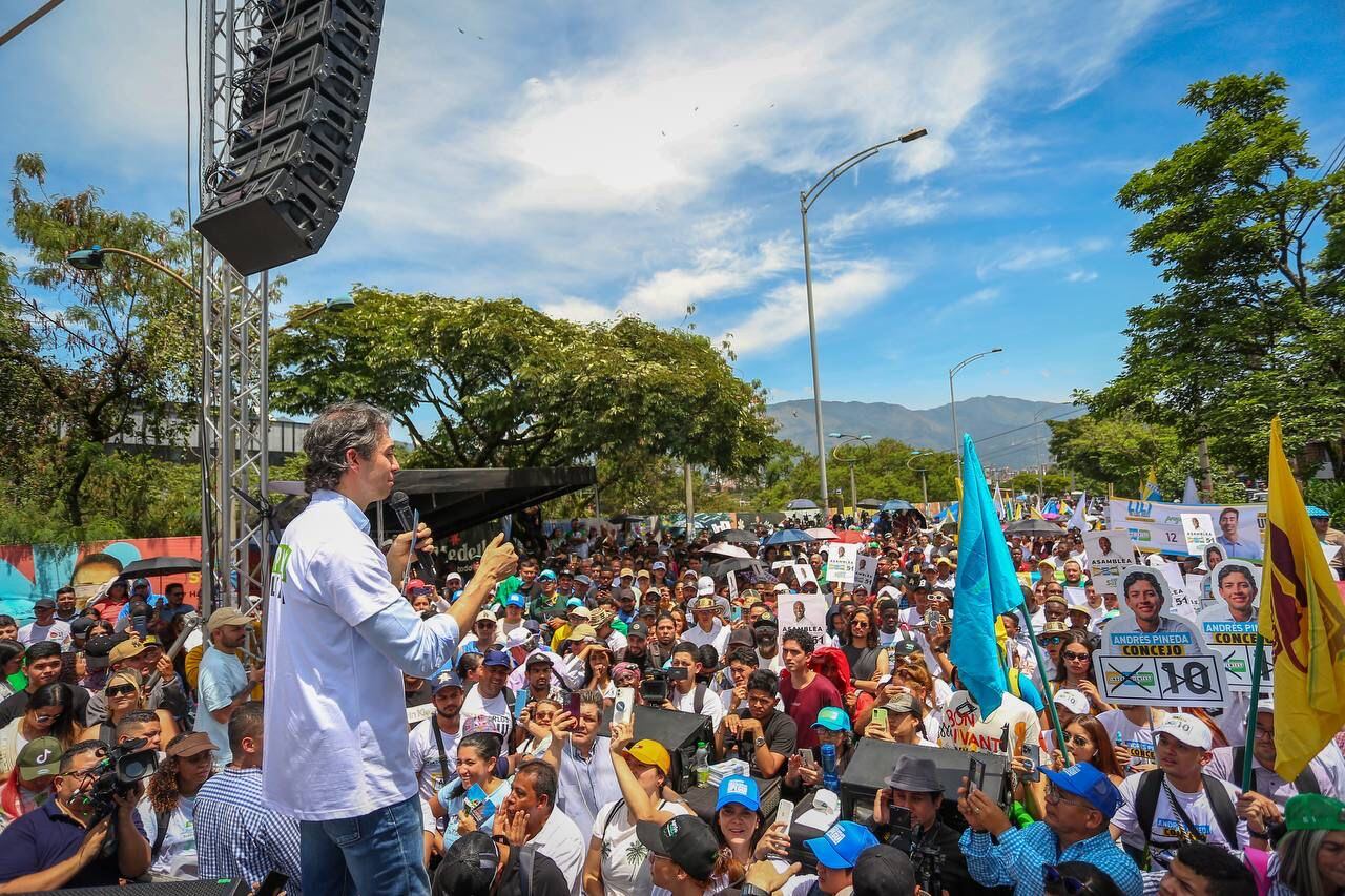 Daniel Quintero en su primer discurso tras renunciar.