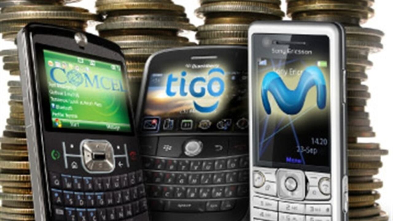 Comcel tiene cerca de 27 millones de suscriptores, que representan más del 60% del mercado, mientras que Movistar y Tigo apenas sobrepasan 9 millones (20%) y 4,1 millones (9,2%) de usuarios, respectivamente.