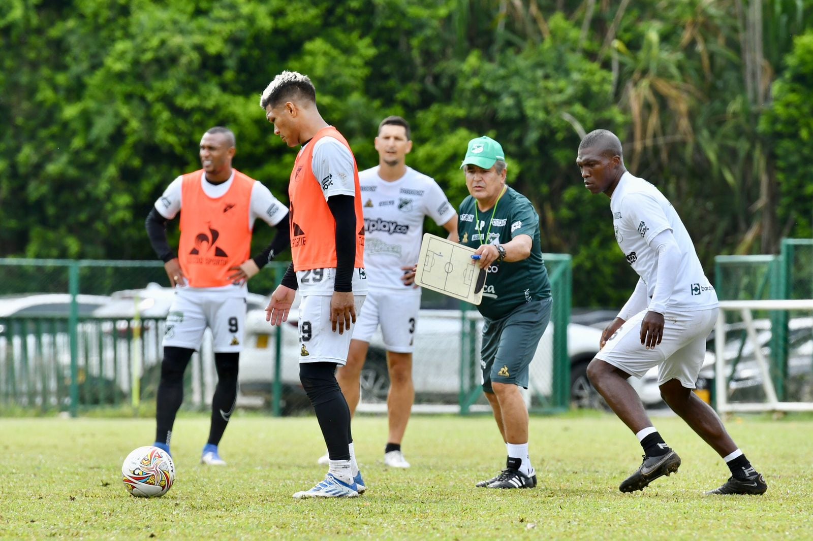 Jorge Luis Pinto dirigió su primera práctica  en el Deportivo Cali.