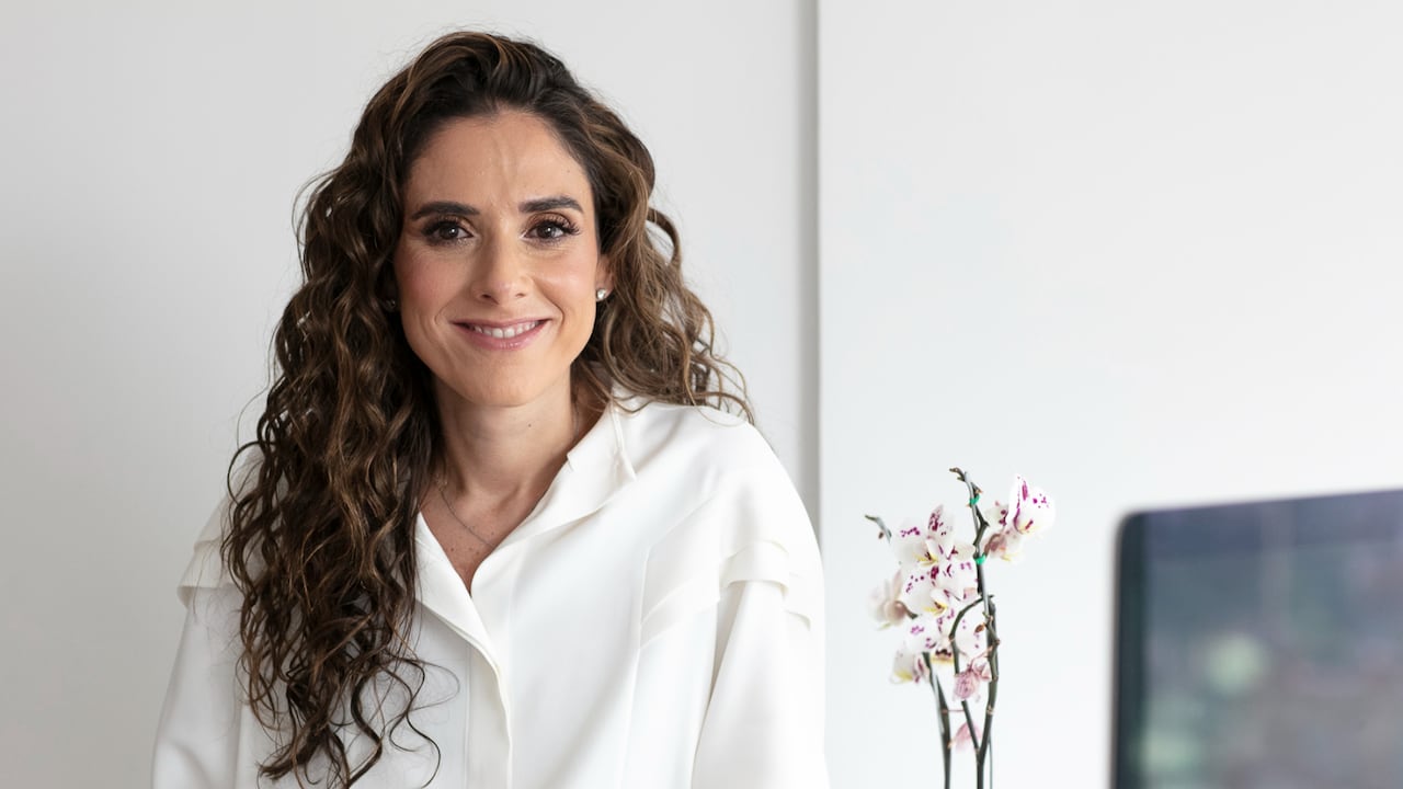 Natalia Gutiérrez Jaramillo, presidenta ejecutiva de Acolgen, quien explica que la eficiencia de la matriz energética de Colombia se debe al cargo por confiabilidad.