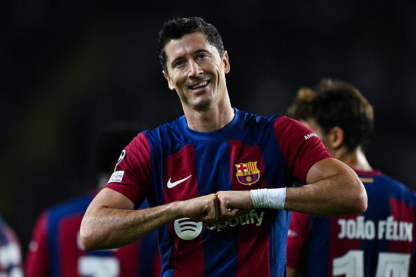 Robert lewandowski llegó a los 100 goles en Europa al convertir con Barcelona en el debut de Champions League