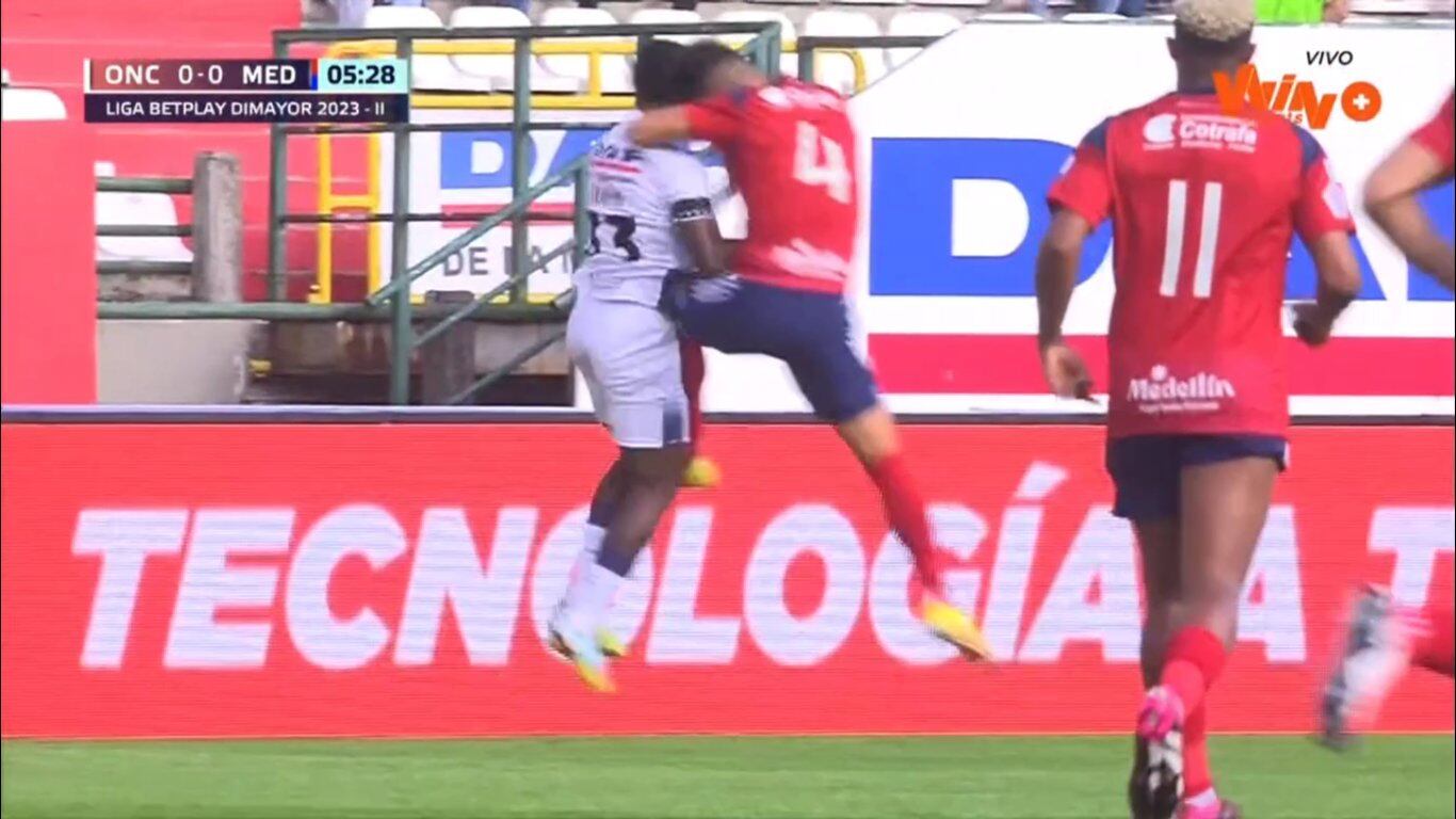 Jonathan Marulanda pudo haberse ido expulsado a los cinco minutos.