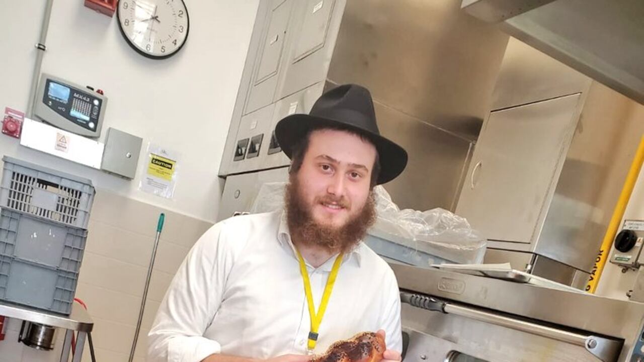 El rabino asegura que sus alimentos son 100 % kosher.