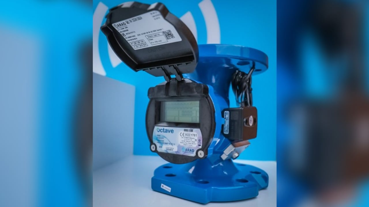 Se trata de nuevos medidores que le permite a los clientes tomar el control de sus consumos de agua, obtener estadísticas y alarmas para controlar sus procesos productivos e identificar rápidamente fugas internas.