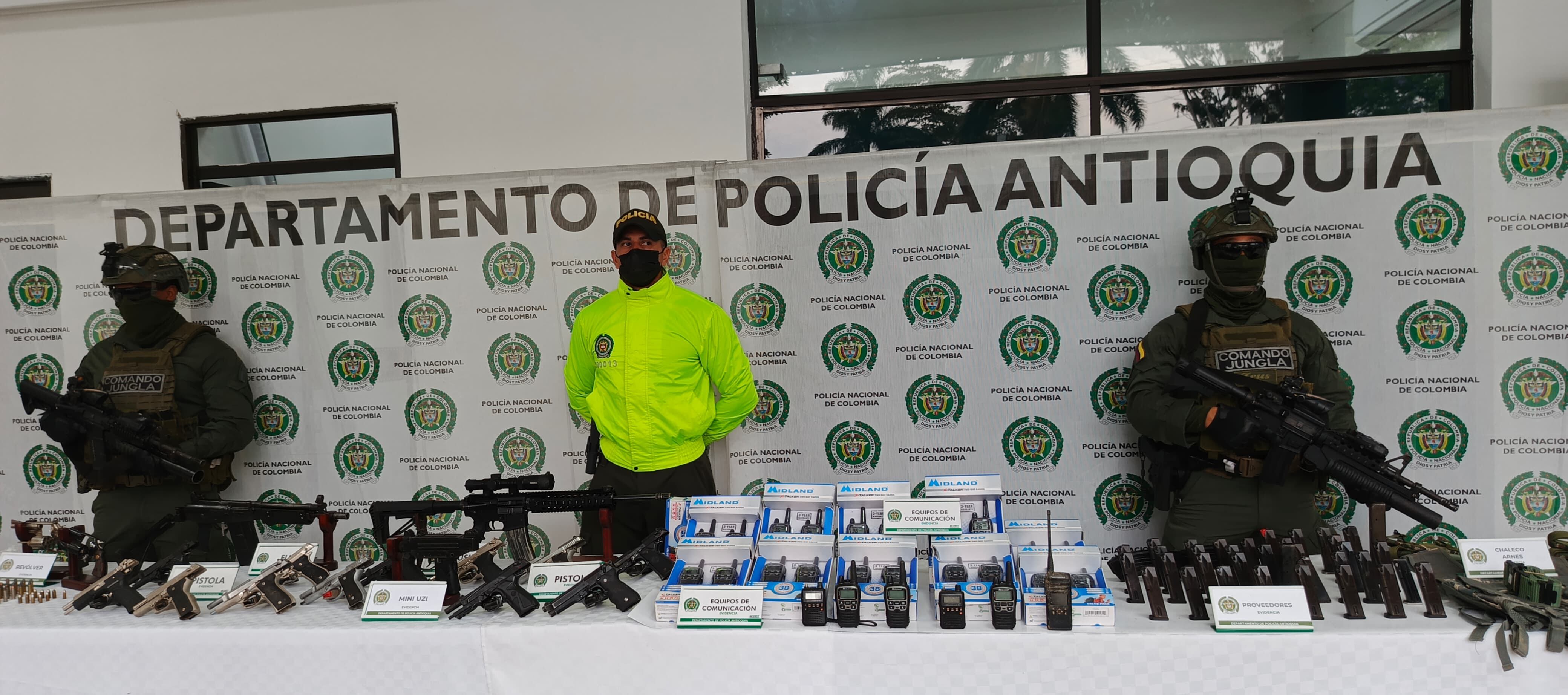 Armas y munición incautada al Clan del Golfo en Antioquia