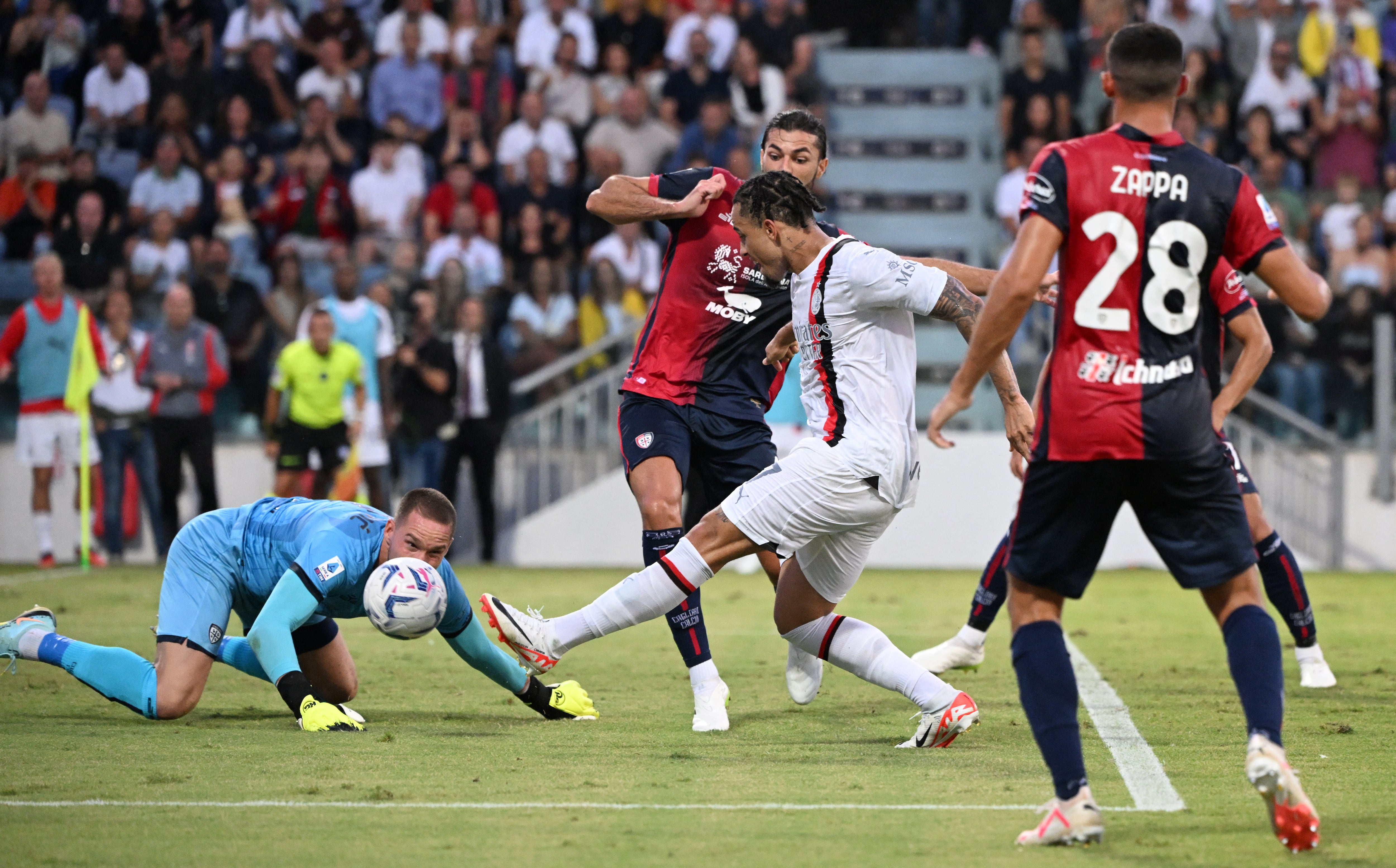 Noah Okafor marcó el primer gol del partido.