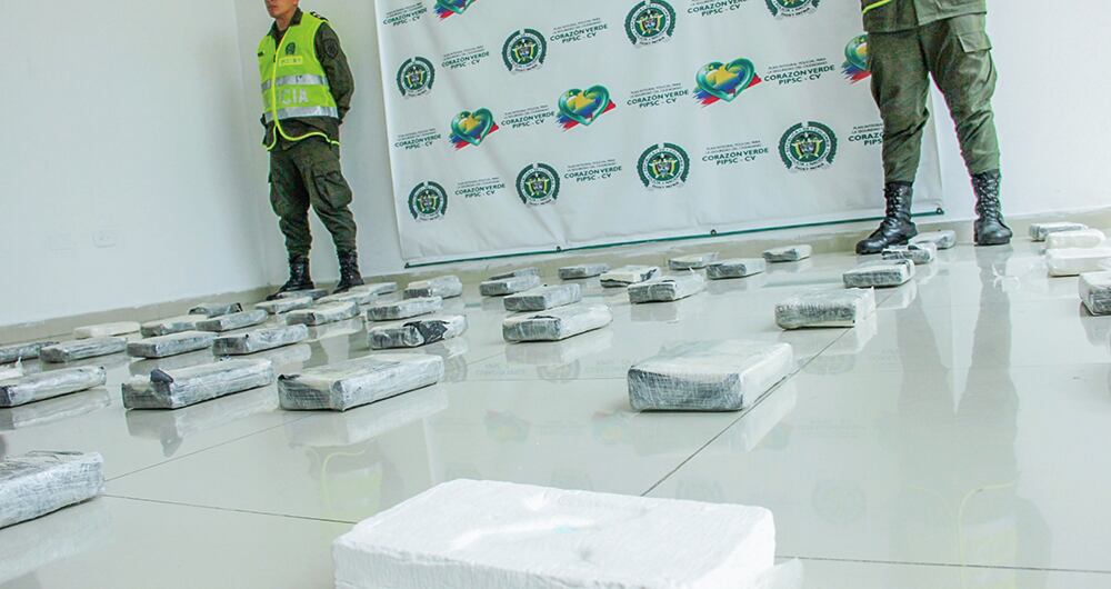     Las autoridades le seguían la pista a Castañeda y solo esperaban que regresara a Colombia para capturarlo. Es requerido por la Corte del Distrito Este de Michigan.