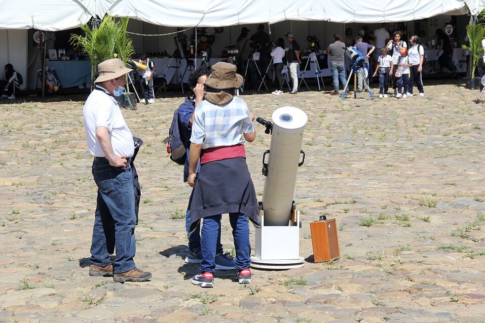 Observación astronómica durante el día.