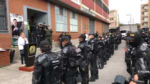 La Defensoría del Pueblo verificó los implementos del Esmad para la jornada de paro.