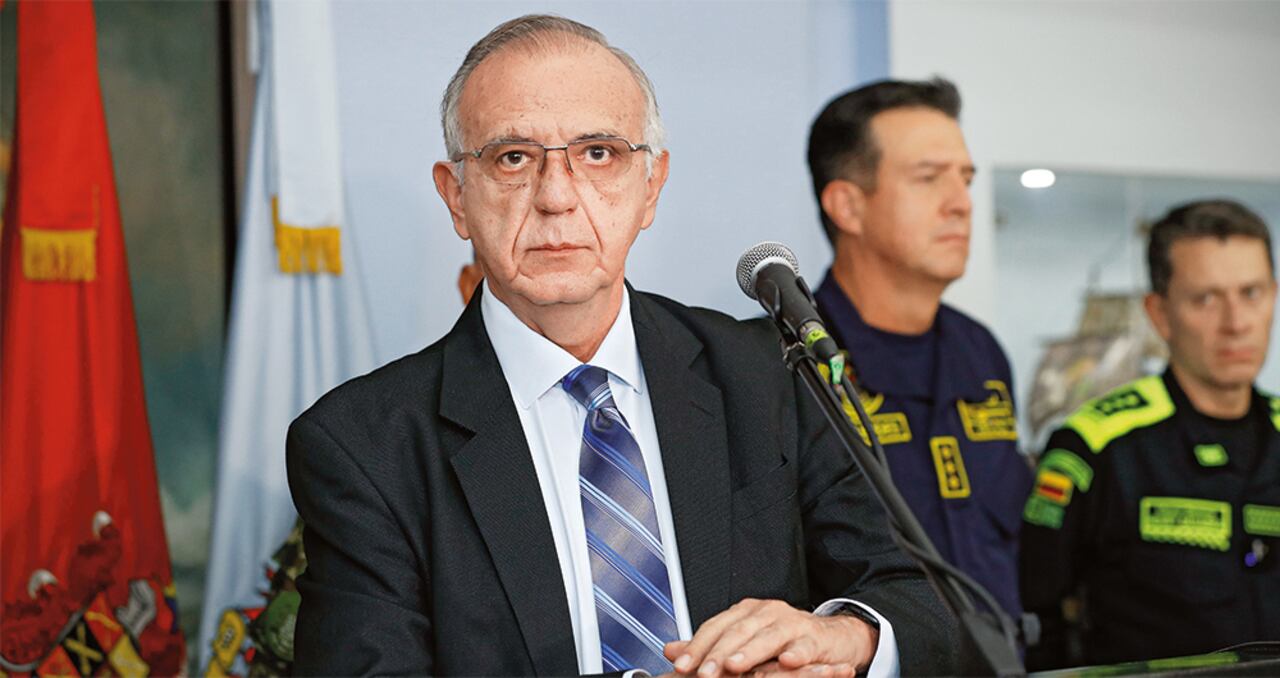 El ministro de Defensa, Iván Velásquez, reconoce el problema, pero las soluciones no se ven.