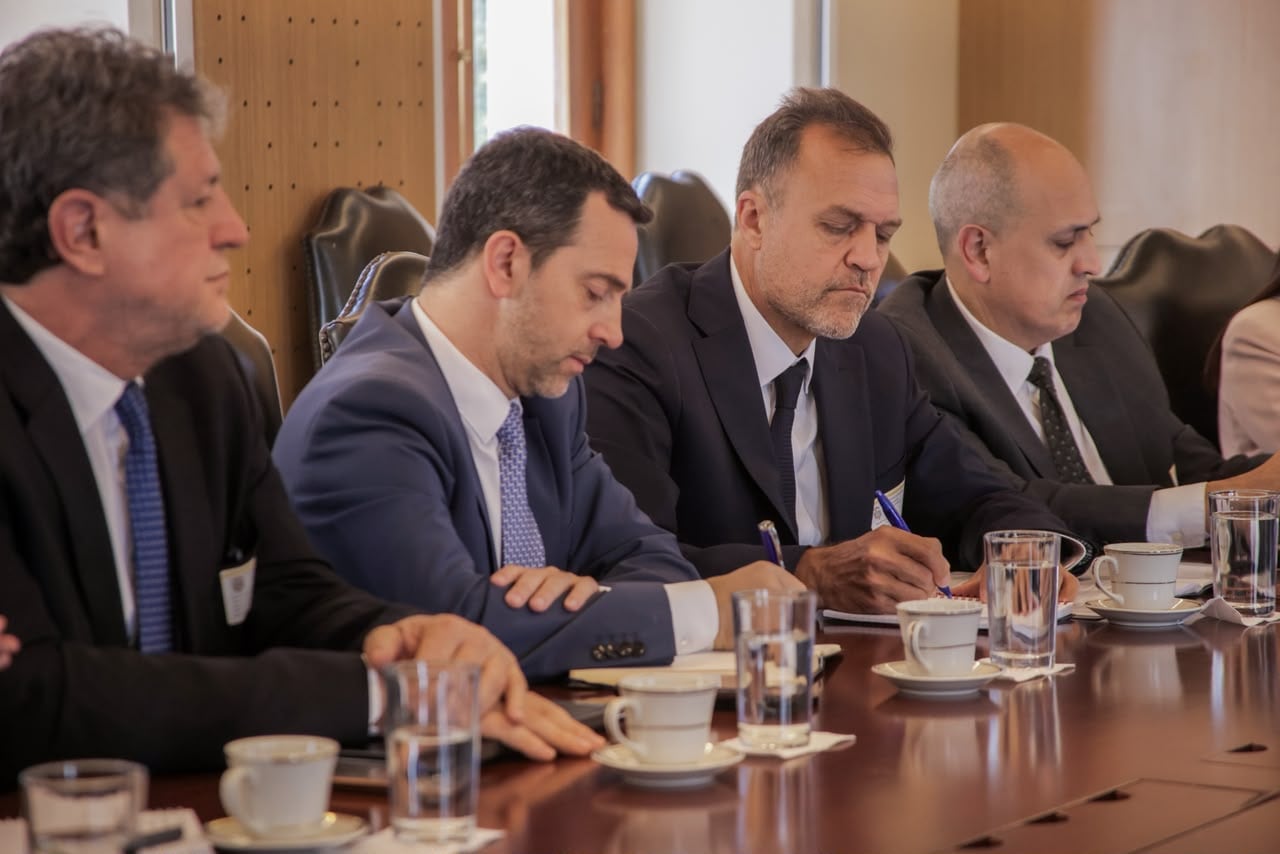 Reunión del gobierno colombiano con el BID