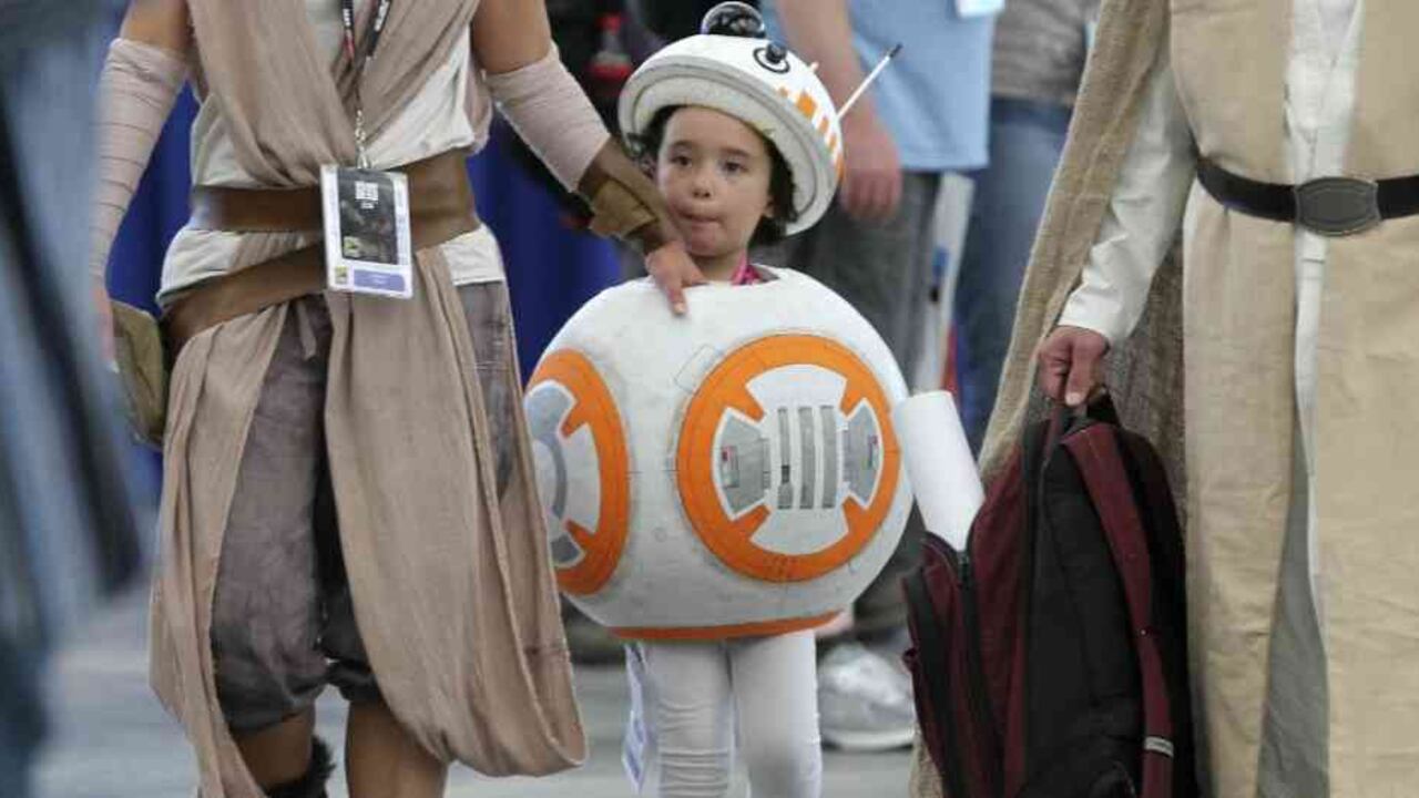 De padres a hijos, nadie se salva de la experiencia y de los disfraces.